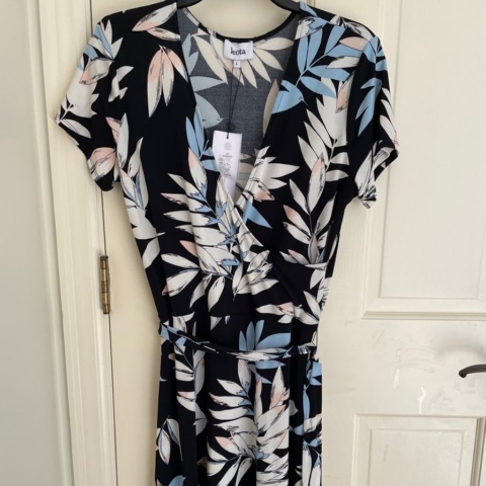 NWT Leota faux wrap dress with tie side, size L